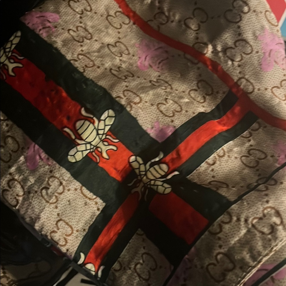 Gucci Beige and Red Scarf with Black Accents